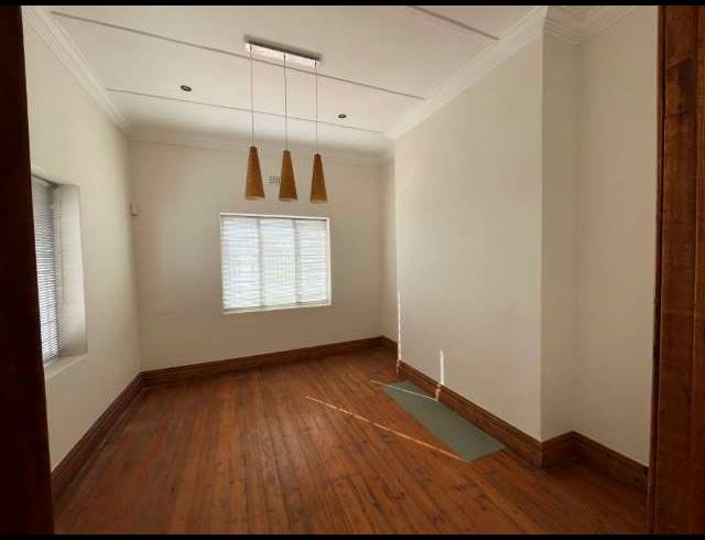 433M² BUILDING TO LET IN VREDEHOEK